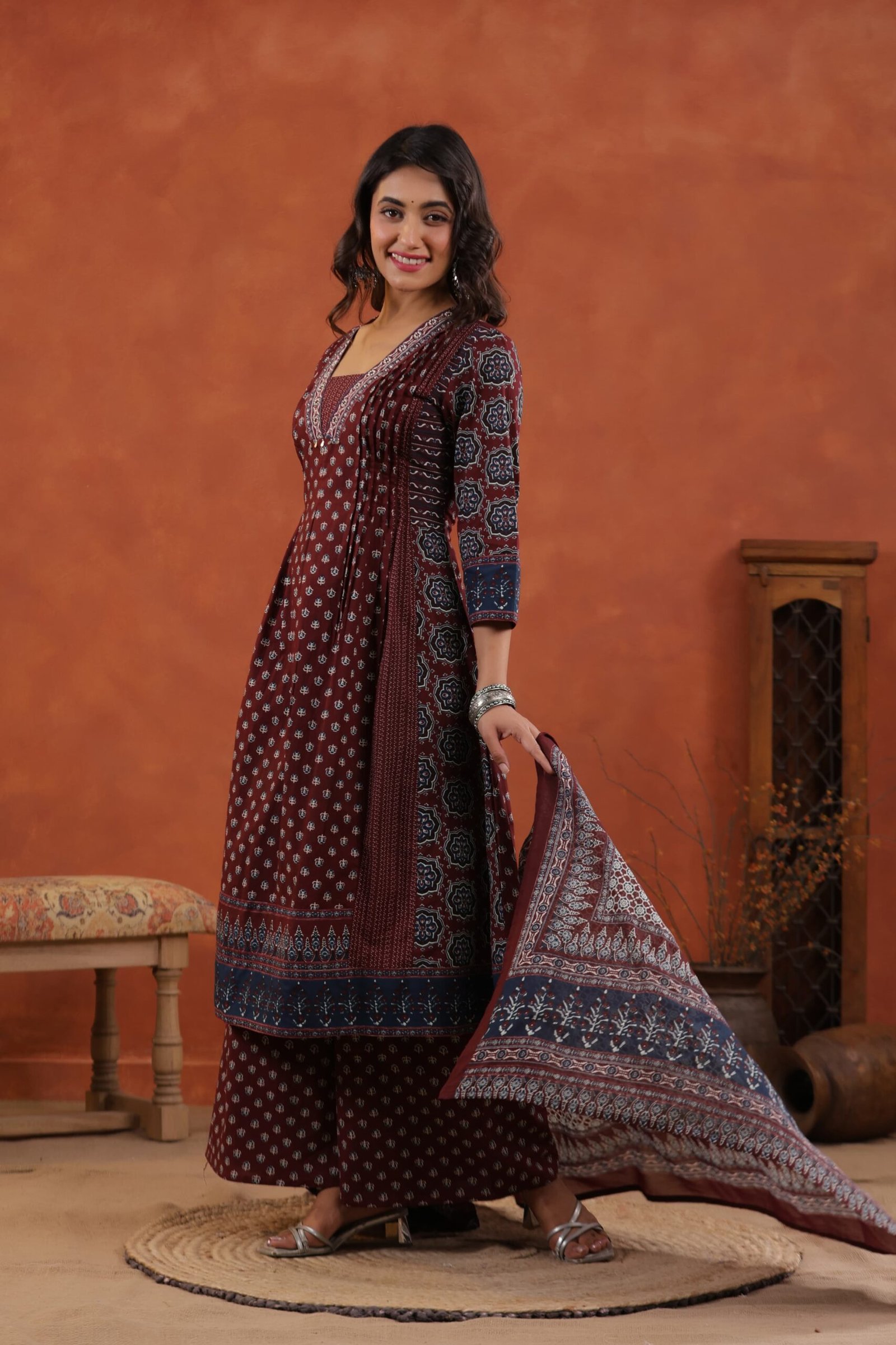Wow designer cotton suit set in red - Image 2